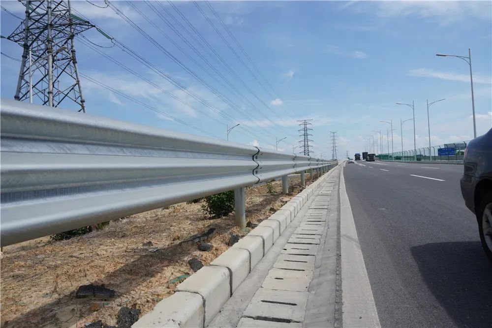 合作高速公路护栏板